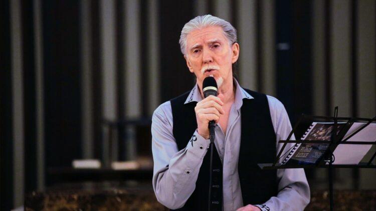 丁羅賓漢蒞校演唱