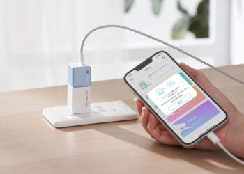 圖說：Maktar 推出【Qubii EX 極速版備份豆腐】，可支援新版 iPhone 15系列 USB-C PD，快充同時自動備份。