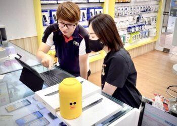 在傑昇通信指定門市體驗超旗艦平板三星Galaxy Tab S9系列，購機送LINE FRIENDS聯名九陽真空悶燒罐（市價$990元）、最高2,500元配件購物金，還有原廠登錄禮及傑昇獨家專屬配件