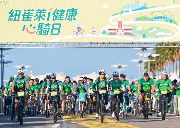 安麗台灣暨香港總裁林彥秀及陳彥秀做為開騎代表