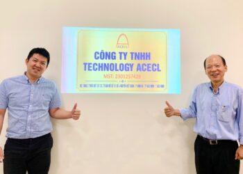 ACECL 業務總監 許富景先生(左)與公司代表 許棟材先生(右)