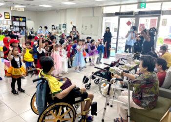 LINE_ALBUM_20231031幼芽幼兒園萬聖節永春護理之家_231031_4-2