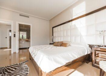 frames-for-your-heart-FqqiAvJejto-unsplash (1)