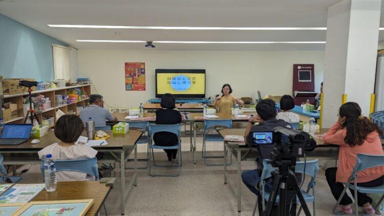 侯依伶老師熱情的宣講