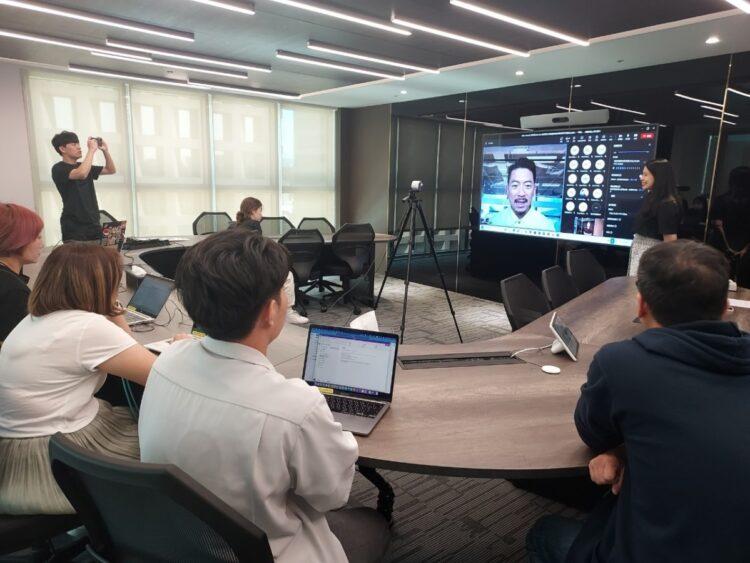 ▲本次影響力講堂打造全英文的線上與實體講座，吸引了來自亞太地區的參與者，積極地提出問題，涵蓋職場挑戰到個人發展。（圖／影響力教育基金會提供）