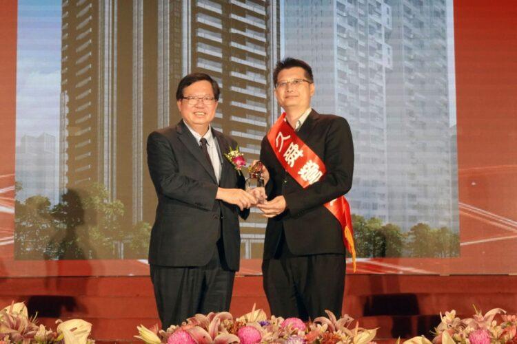 行政院鄭文燦副院長頒發國家建築金獎首獎