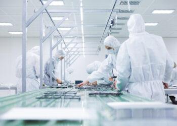 people-white-isolating-costumes-working-laboratory (3)