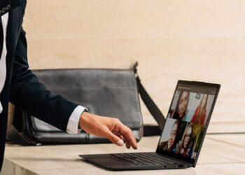 【新聞照片3】Lenovo ThinkPad筆電擁有經久耐用和高效能的優勢，為商務菁英不可或缺的首選。