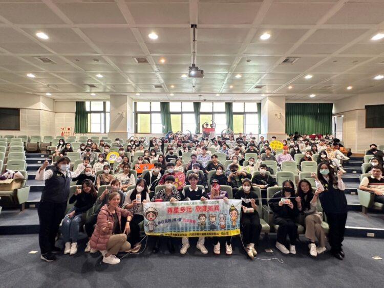 嘉義縣服務站前進吳鳳科大關懷外籍生