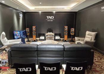 視聽室豪華升級：發燒友指定全訂製電動沙發打造絕佳視聽「皇帝位」