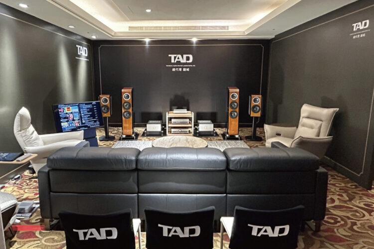 視聽室豪華升級：發燒友指定全訂製電動沙發打造絕佳視聽「皇帝位」