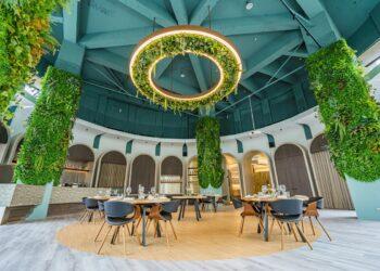 崇越集團旗下的MD創作料理位於台大校園內，推動永續餐飲。