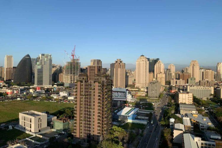 (昱均)單元二與七期比鄰，享有宜居舒適環境又享有便捷機能，成為不少高資產族群指定置產區域。