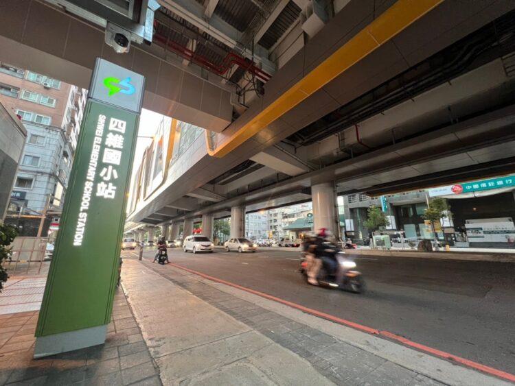 (昱均)捷運綠線四維國小G5站為中捷土地開發首件全棟規劃店舖及辦公室的商辦大樓，周邊各項機能一應俱全。