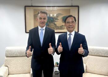 鄧白氏與合作金庫