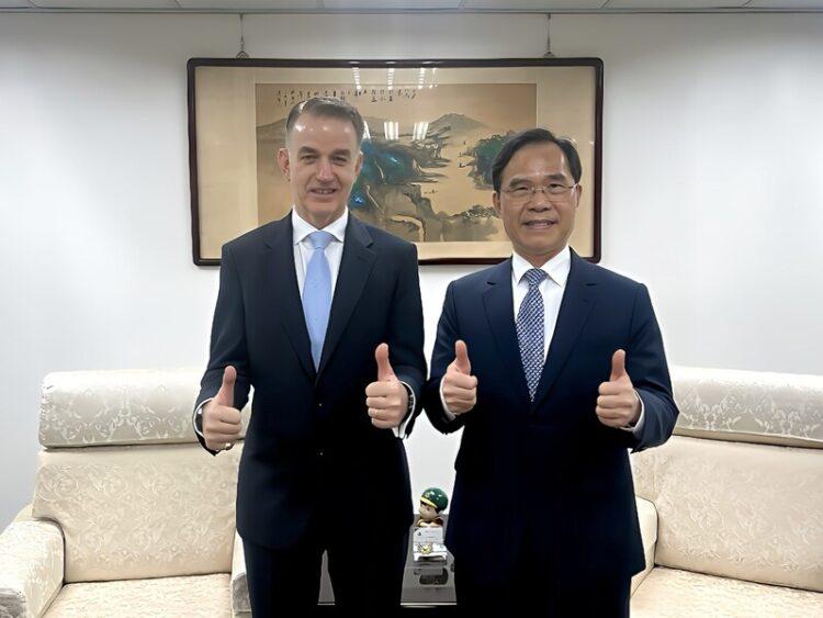 鄧白氏與合作金庫