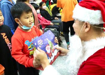 OK忠訓陪伴孩童