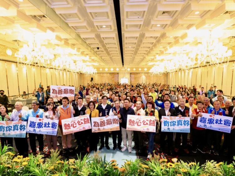 高雄市111年度宗教團體捐資興辦公益或慈善事業績優表揚典禮大合照