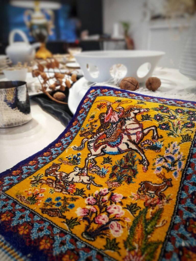 波斯千年地毯與德國頂級手工餐瓷相遇