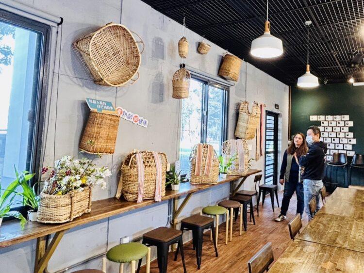 即日起至2月23日在花蓮所夢想50+COFFEE，舉辦「2024原生藤織～原民傳統藤編織布師生聯展」，過年期間也開放參觀