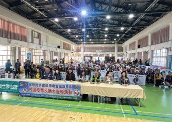 圖一：與會貴賓與學生們合影