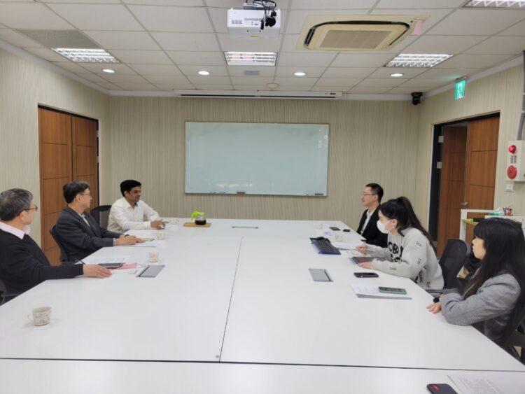 圖三：汲取梅花卡得主印度籍格拉科塔博士成功經驗，期許更多優秀的人才來臺。