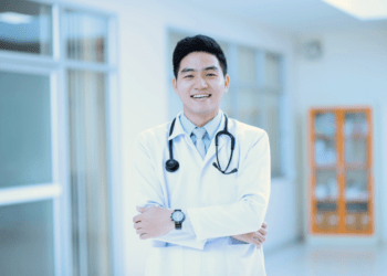 近期 Netflix《魔鬼的計謀》引發熱烈討論，腦性男的魅力讓網友紛紛入坑。（圖片來源：Canva）