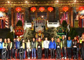 貴賓上台進行點燈儀式