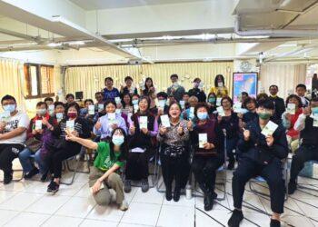 親職講師林妙香為創世基金會斗六分院患者家屬提供精彩演講