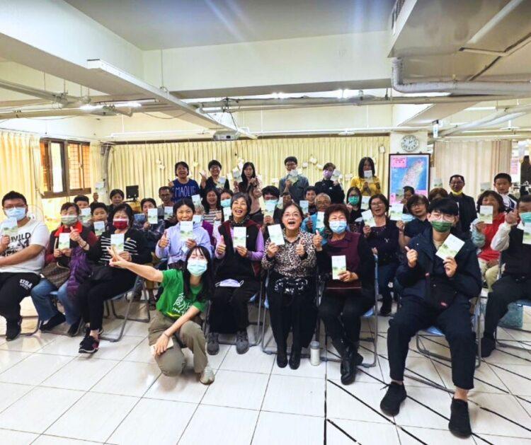 親職講師林妙香為創世基金會斗六分院患者家屬提供精彩演講