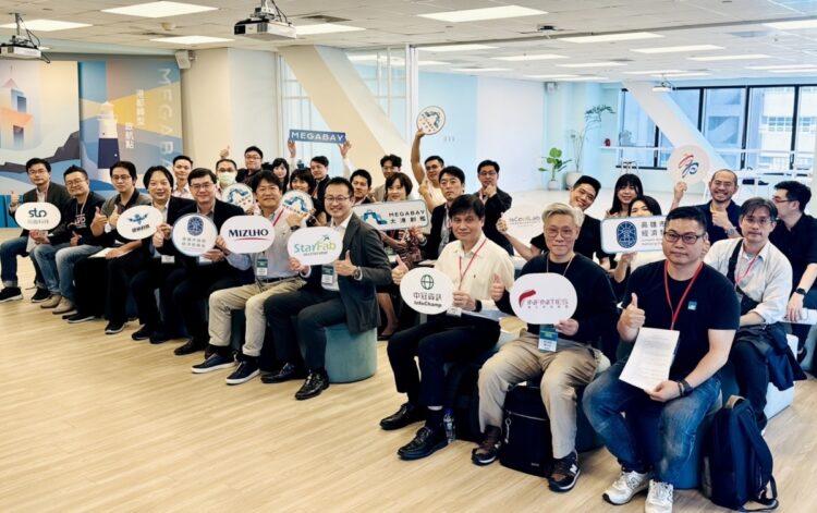 高市府經發局今日於大港創艦MEGABAY新創基地舉辦「建構亞灣創新生態系計畫」企業說明會，吸引多家企業參與