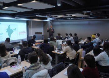 圖1：台灣經濟研究院景氣預測中心孫明德主任分享《從全球經濟趨勢看台灣企業的機會與挑戰》