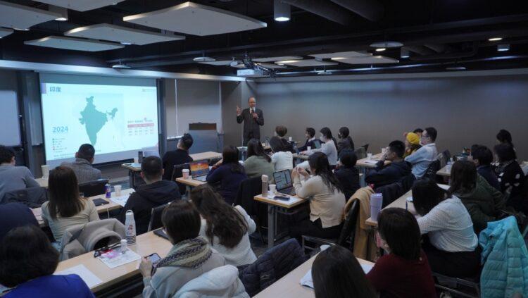 圖1:台灣經濟研究院景氣預測中心孫明德主任分享《從全球經濟趨勢看台灣企業的機會與挑戰》