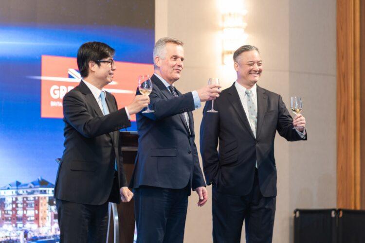 圖1-TutorABC董事長與陳其邁.鄧元翰合影