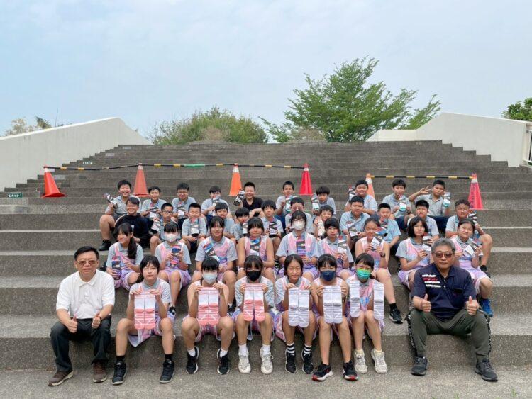 籃球隊接受采樂襪