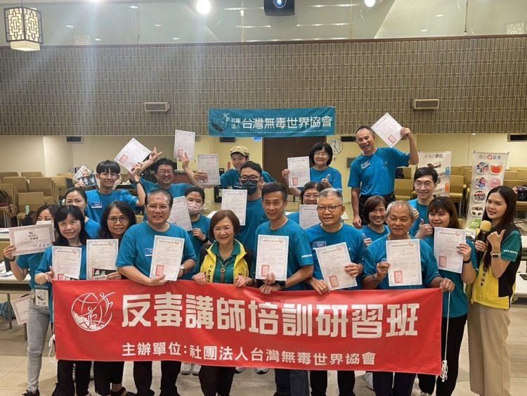 圖五:準講師們開心合影_0