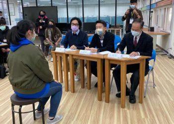 影響力教育基金會與各地教育局舉辦「學涯領航員」專案，不僅提供職業體驗，還通過模擬面試讓學生實際體驗面試情境，更了解自己的優勢與劣勢，協助同學面對未來職場或升學更有信心。