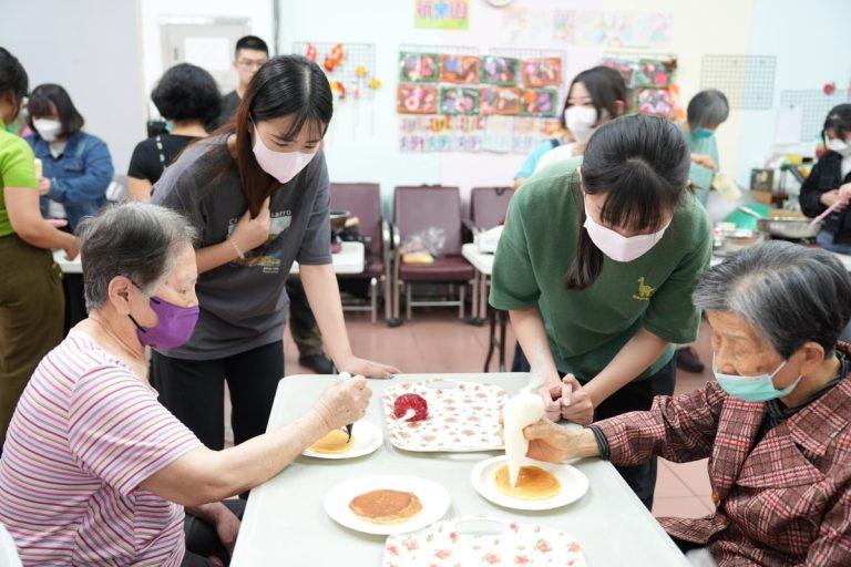 240507 南華大學師生與祈樂園長者共度母親節溫馨時光-3 (Copy)