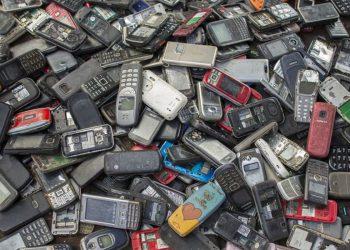 傑昇通信提醒民眾二手機一樣有生命週期，擺放越久殘值越低，最終若連手機都無法開機，就只能走向環保回收一途