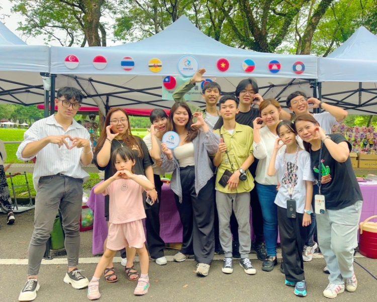 國立暨南國際大學的同學們，在暨大校內成立東協青年文化社推廣東南亞文化與師生民眾交流