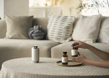 圖一_在地永續保養品牌璞草園突破傳統香氛的界限，將生活空間與自然氣息完美結合，於MYFEEL平台推出「紅石林道系列氣味精油」。