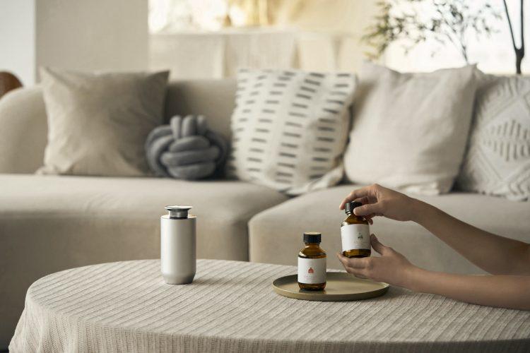 圖一_在地永續保養品牌璞草園突破傳統香氛的界限,將生活空間與自然氣息完美結合,於MYFEEL平台推出「紅石林道系列氣味精油」。