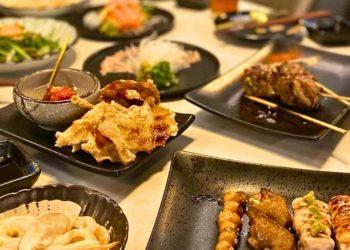 「初藏久Yakitori Bar」的招牌料理為日式燒鳥和客制海鮮(部分品項須提前預訂)兩大類。