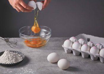 圖說：購買洗選蛋時，需特別注意外殼有無裂痕損傷，並確認有效日期及是否有產銷履歷，才能買的新鮮又安心。（資料來源：勤億蛋品科技）