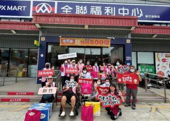 富邦志工攜手老五老伴長輩，享受自主購物的幸福