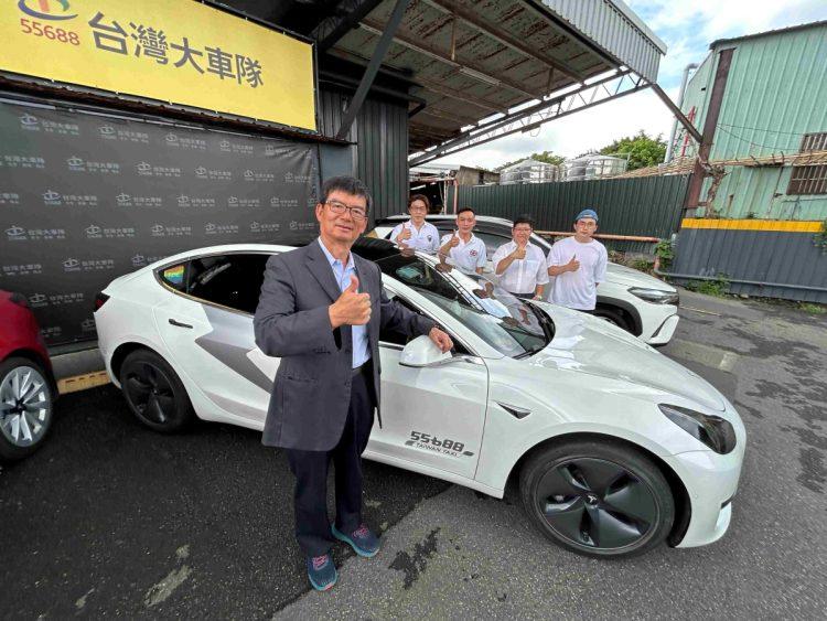 圖一_55688集團董事長林村田(圖左一)表示,面對國內外計程車業者的激烈競爭,大車隊始終保持開放態度,歡迎新業者的加入,認為這顯示了計程車產業的巨大潛力,並能共同促進產業生態的健全發展。