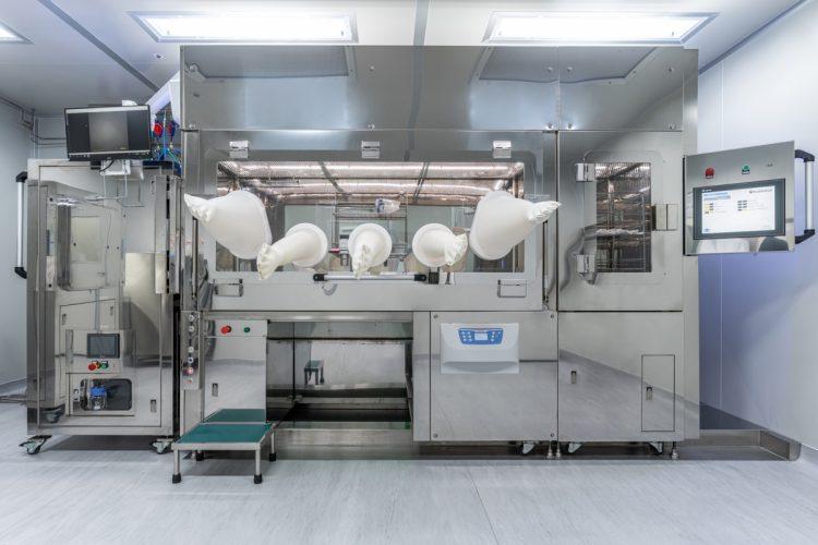 圖說:亞家生技為台灣首家研發「細胞製藥用無菌隔離裝置」。(資料來源:亞家生技)