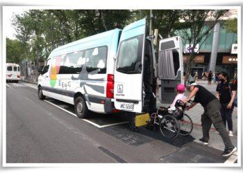 中華職棒35年例行賽在大巨蛋開打，伊甸圓夢憩旅載著宜蘭教養院的棒球迷到現場應援。