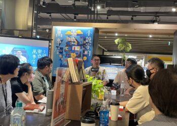 咚咚鏘，進香去！《開著福音車徵廟公》作家浮果的含淚帶笑創作之旅