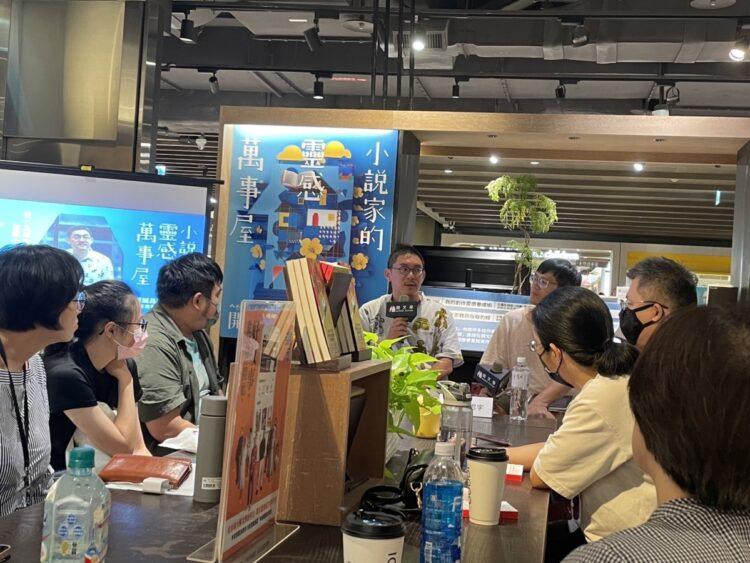 咚咚鏘,進香去!《開著福音車徵廟公》作家浮果的含淚帶笑創作之旅